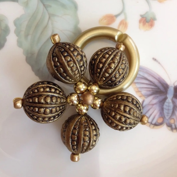 New set of 6 Handmade beaded floral design napkin holders napkin rings - Picture 2 of 2